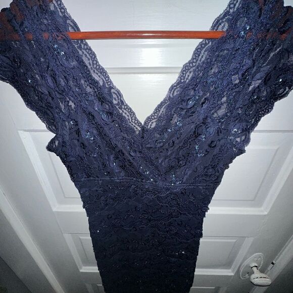 MARINA Dress Blue Sequin Lace V Neck Short Sleeve Bodycon Stretch Size 2 - Picture 3 of 12